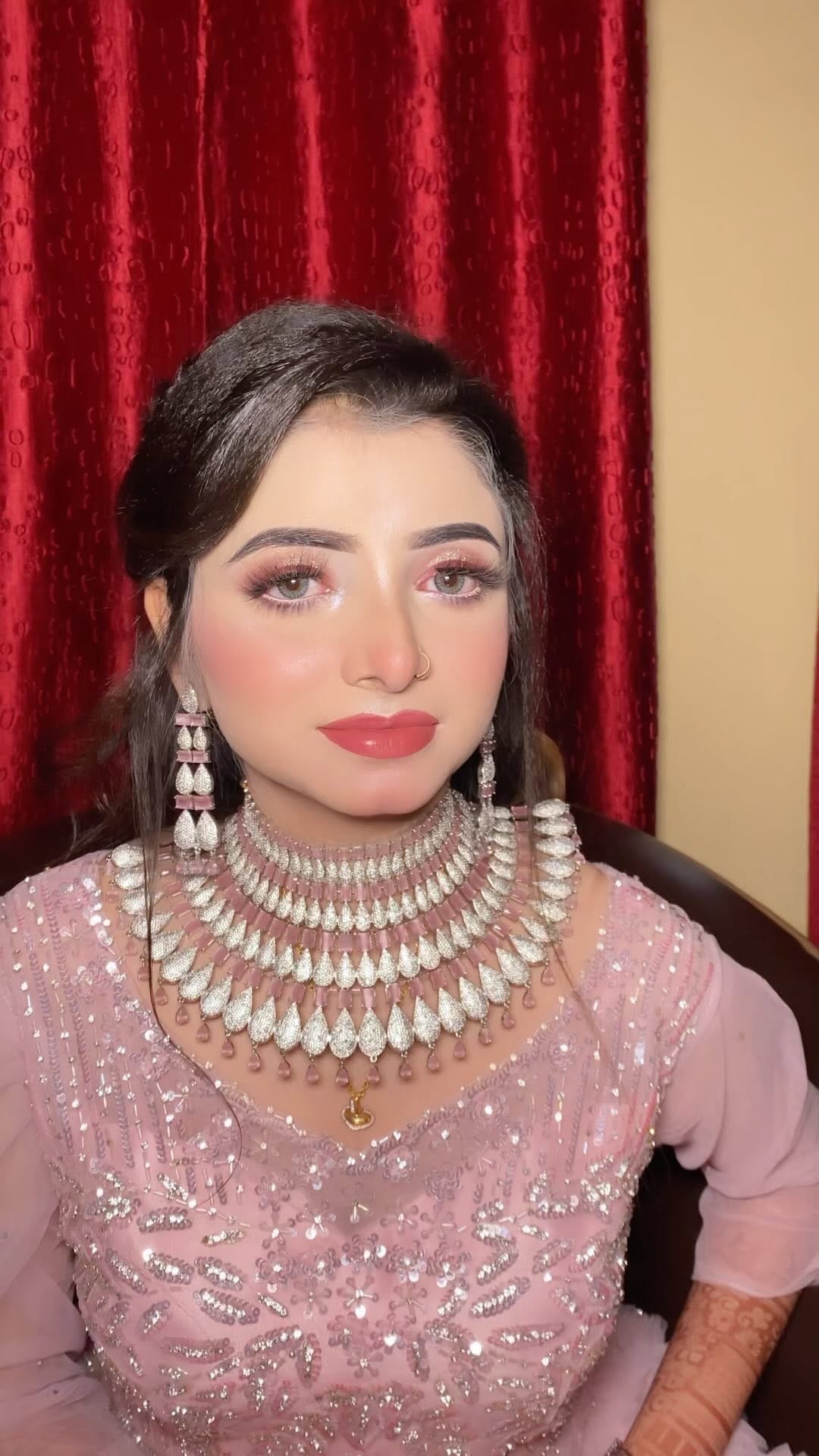 Post 8 by makeupbySarija on Instagram (video)