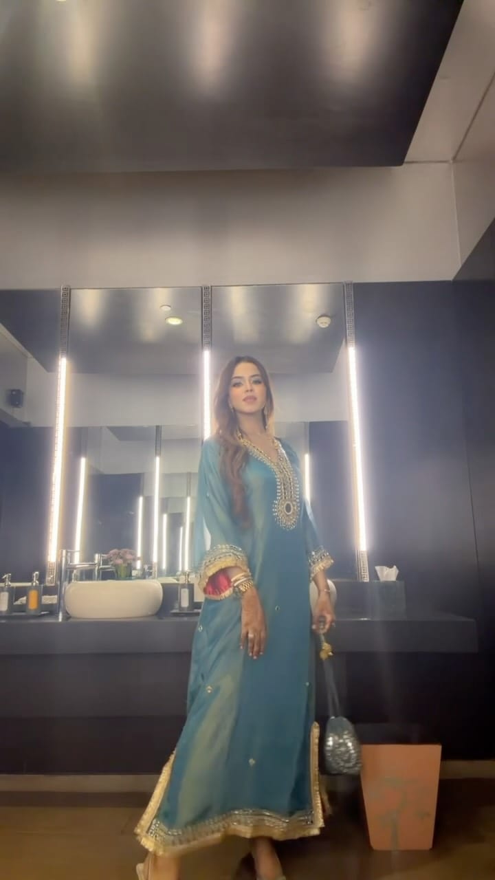 Post 7 by Falak khan on Instagram (video)