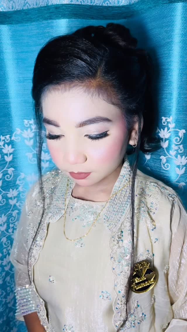 Post 6 by Priya kolkata makeupartist💅🏻💋💄 on Instagram (video)