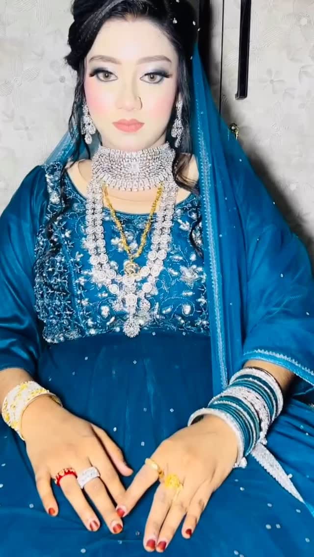 Post 8 by Priya kolkata makeupartist💅🏻💋💄 on Instagram (video)
