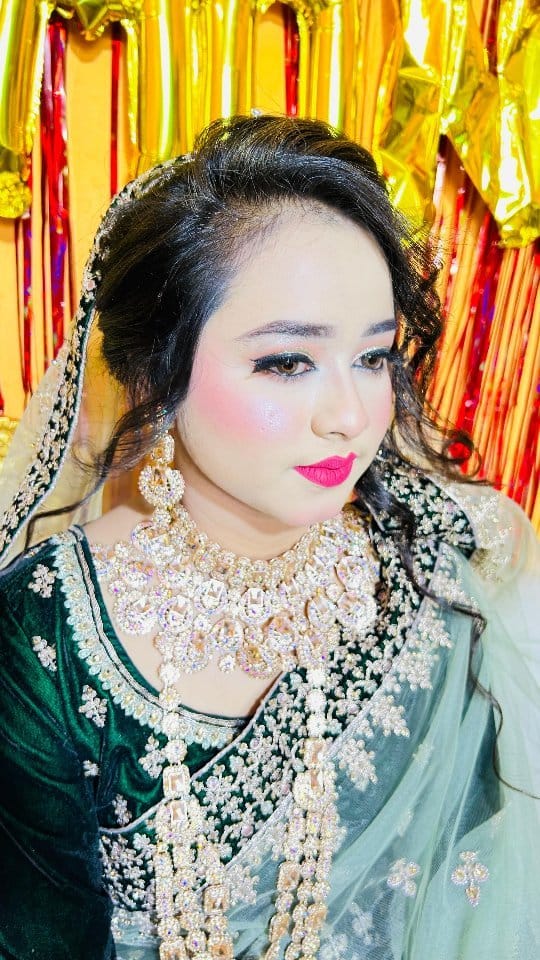 Post 10 by Priya kolkata makeupartist💅🏻💋💄 on Instagram (video)