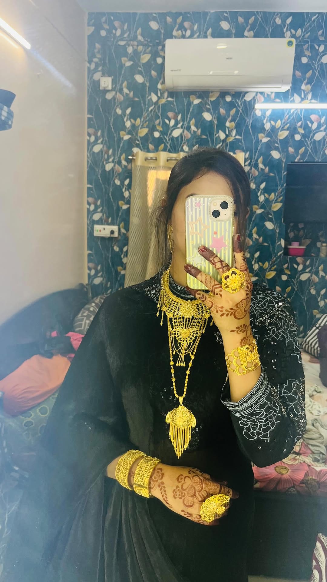 Post 4 by Priya kolkata makeupartist💅🏻💋💄 on Instagram (video)