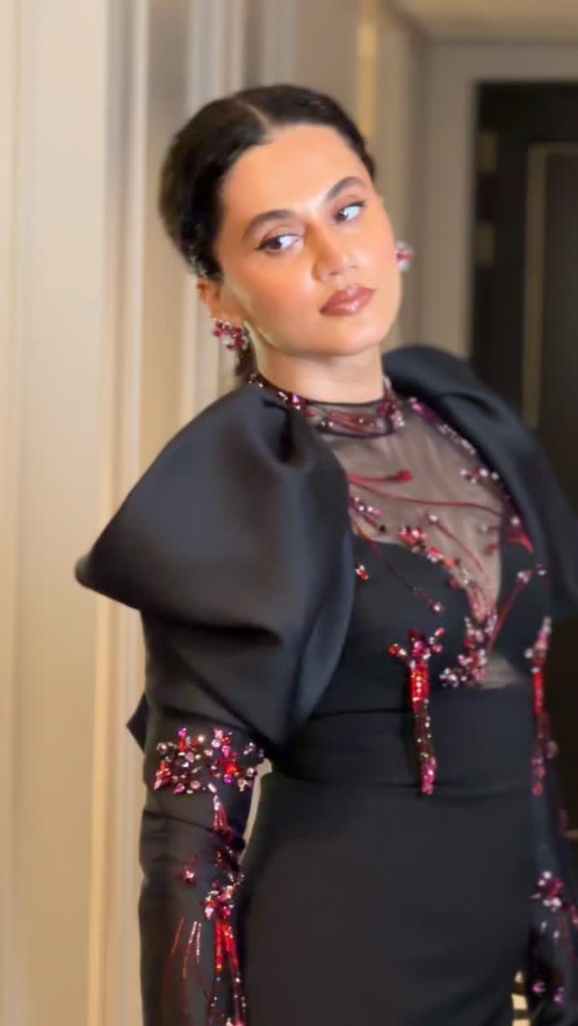 Post 6 by Evania Pannu | Makeup & Hair Artist on Instagram (video)
