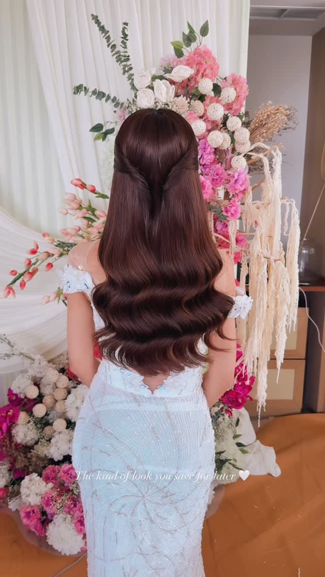 Post 9 by Aayushi Chhajed | Makeup Artist | Hairstylist | Pune on Instagram (video)