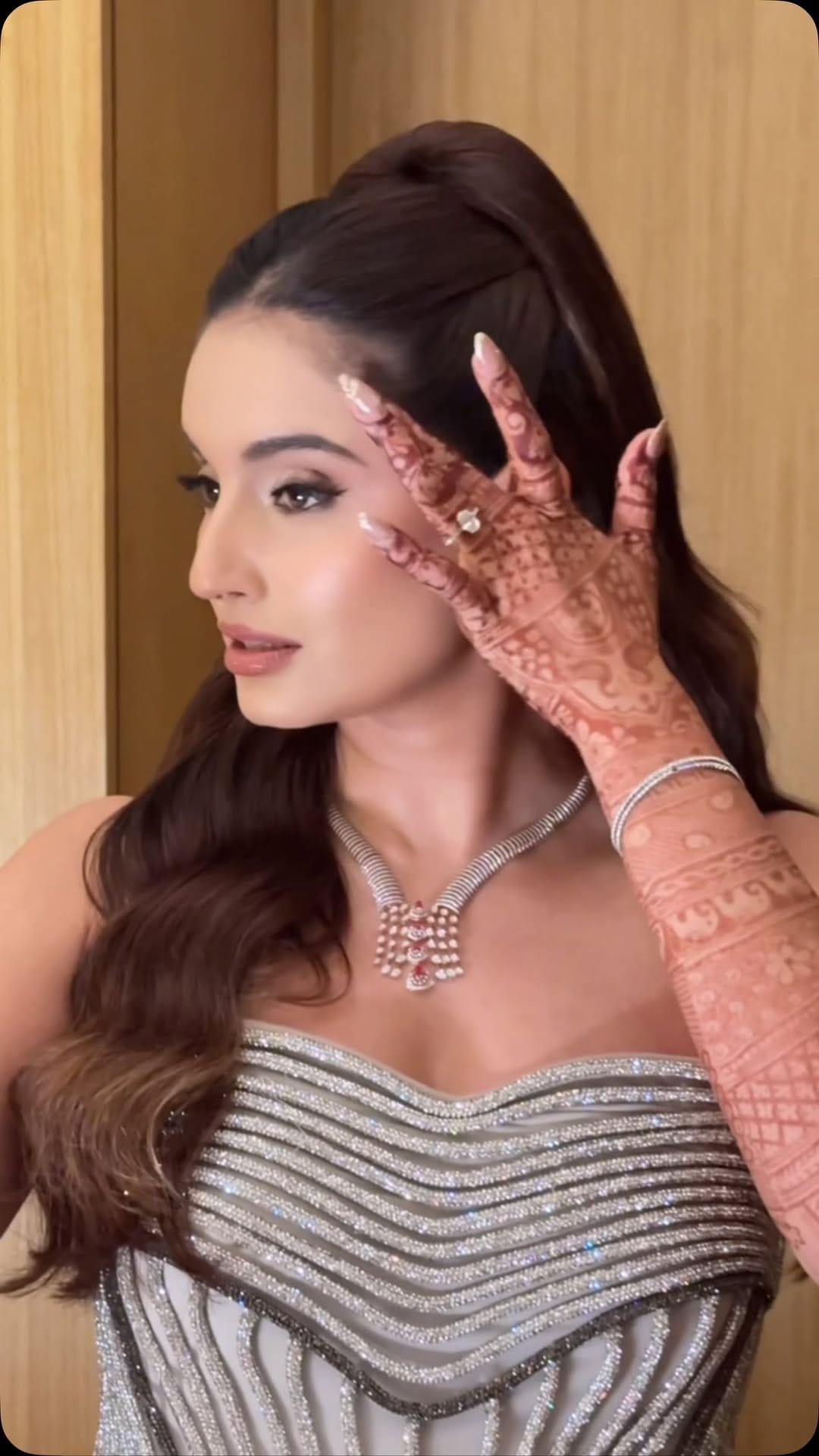 Post 4 by Aayushi Chhajed | Makeup Artist | Hairstylist | Pune on Instagram (video)