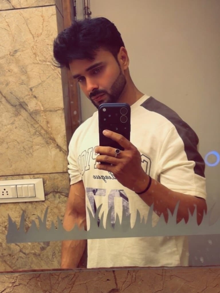 Post 6 by Charmy Prakhar Saxena on Instagram (carousel)