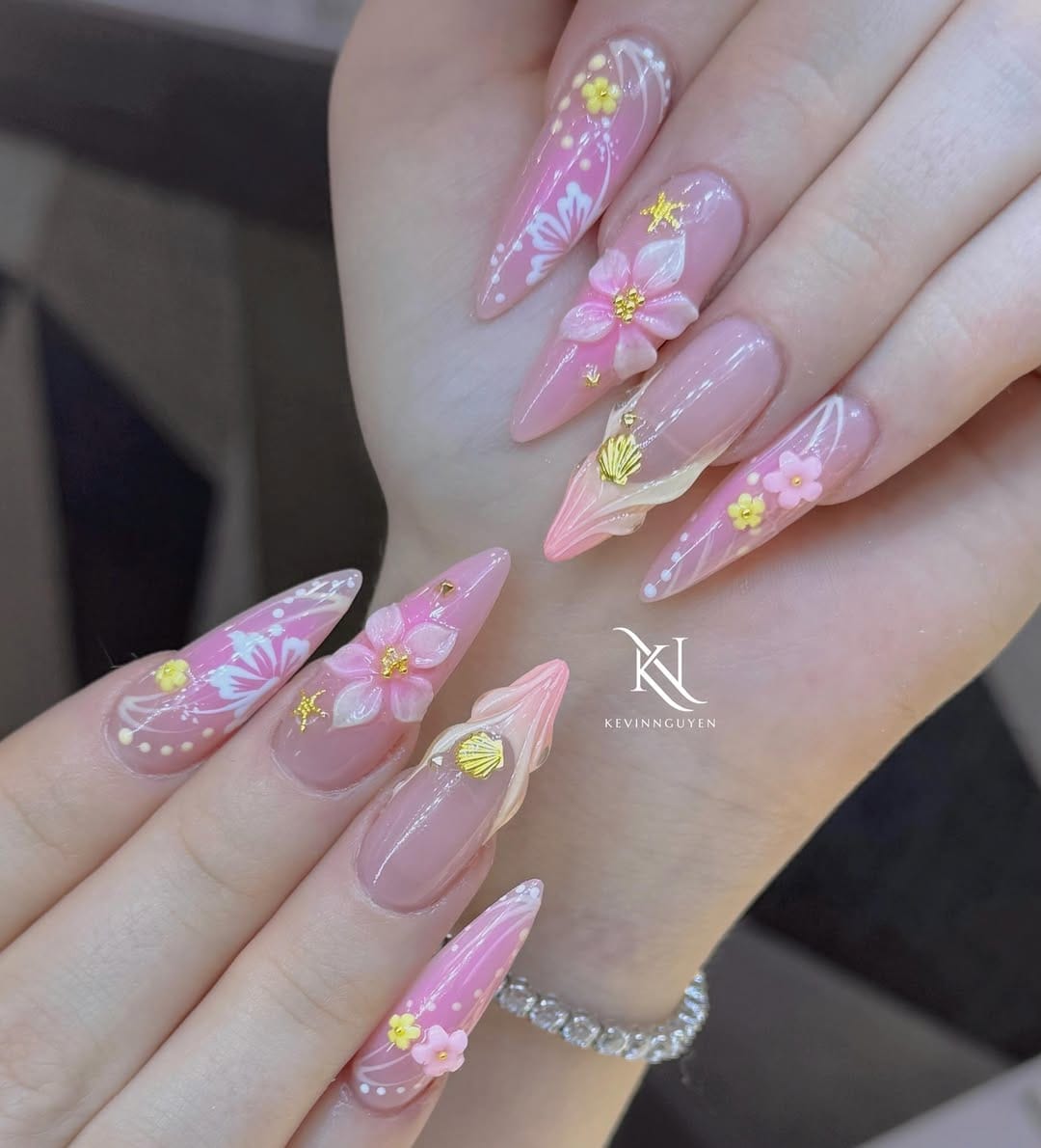 Post 7 by 𝑻𝒖𝒂𝒏 𝑵𝒈𝒖𝒚𝒆𝒏  | 𝑲𝒆𝒗𝒊𝒏 𝑵𝒂𝒊𝒍𝒔 𝑨𝒓𝒕𝒊𝒔𝒕 on Instagram (carousel)