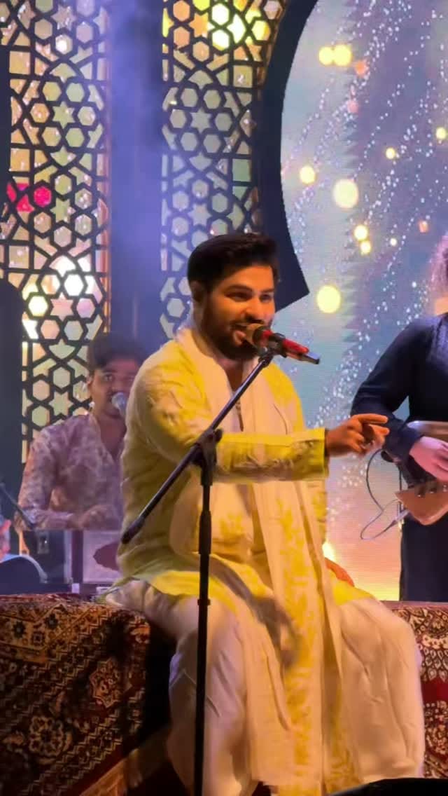 Post 5 by Anchor Vaidehi Bhatnagar on Instagram (video)