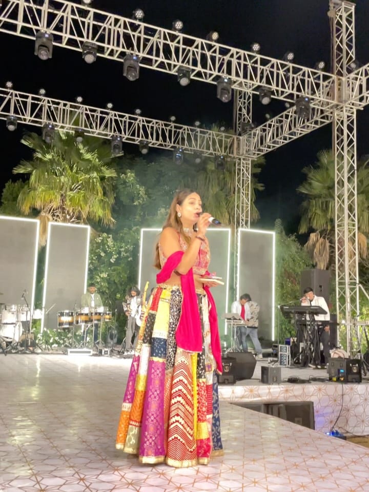 Post 7 by Anchor Vaidehi Bhatnagar on Instagram (carousel)