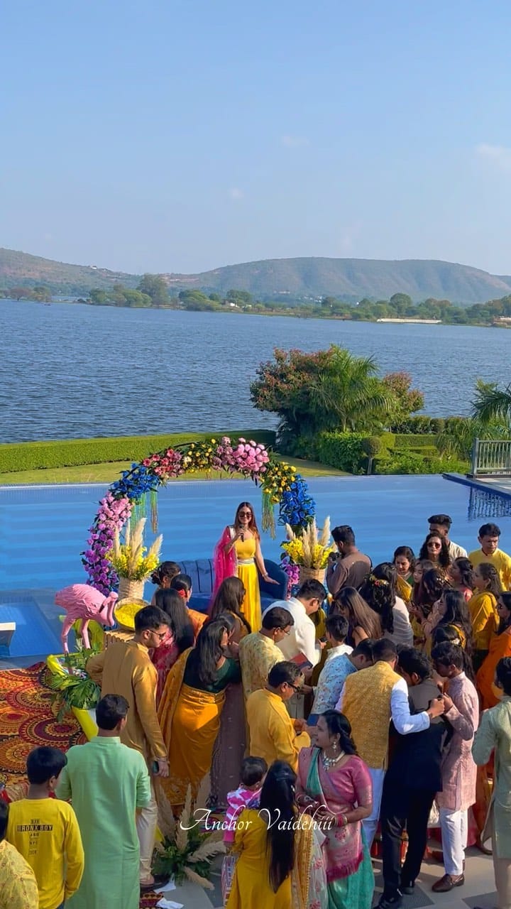 Post 10 by Anchor Vaidehi Bhatnagar on Instagram (video)