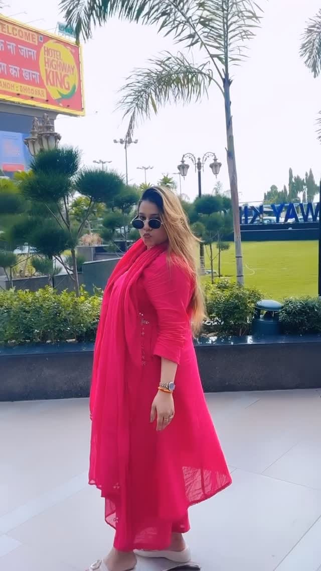 Post 1 by Anushka sharma 🖤 on Instagram (video)