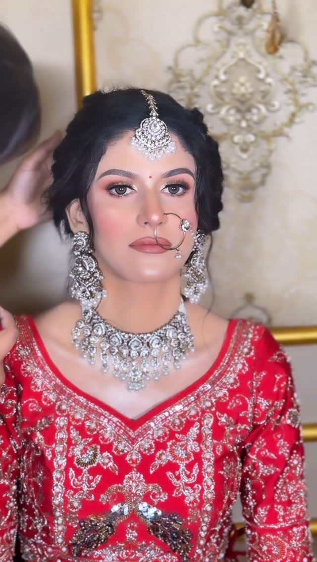 Post 7 by Shreya Jaiswal | Lucknow Bridal Makeup Artist on Instagram (video)