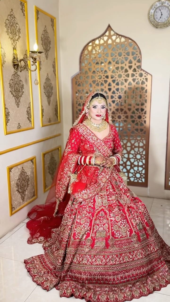 Post 4 by Shreya Jaiswal | Lucknow Bridal Makeup Artist on Instagram (video)