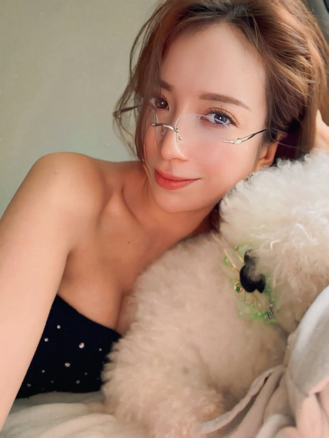 Post 5 by Madoka Inazuma 国宝級天然バスト on Instagram (carousel)