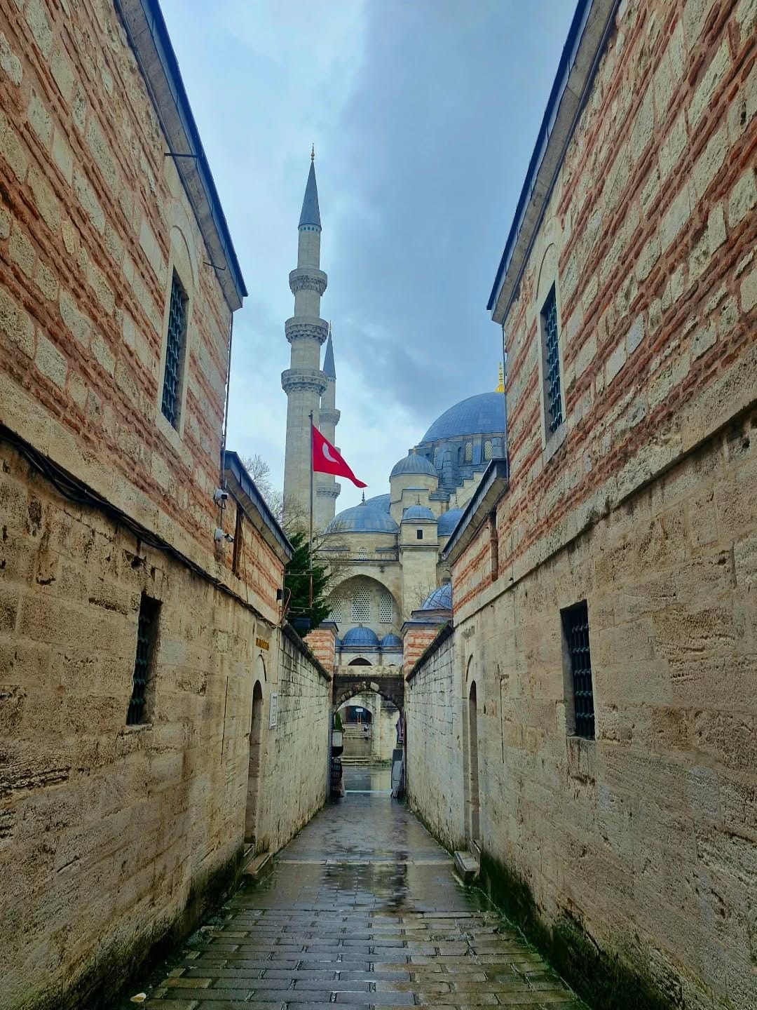 Post 6 by Üلkü... on Instagram (image)