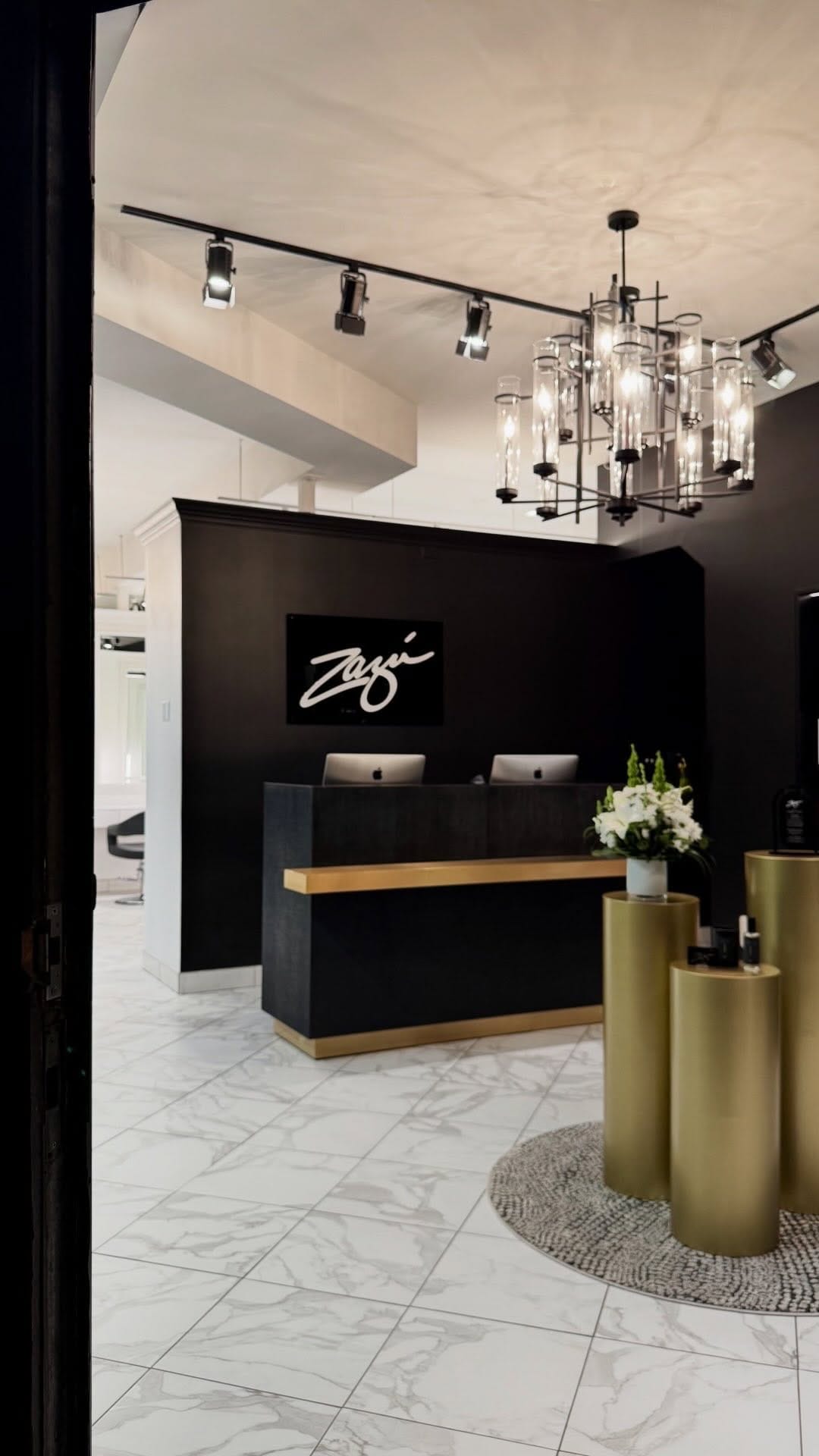 Post 6 by Zazú Salons | Chicago & Naples Hair Salons on Instagram (video)