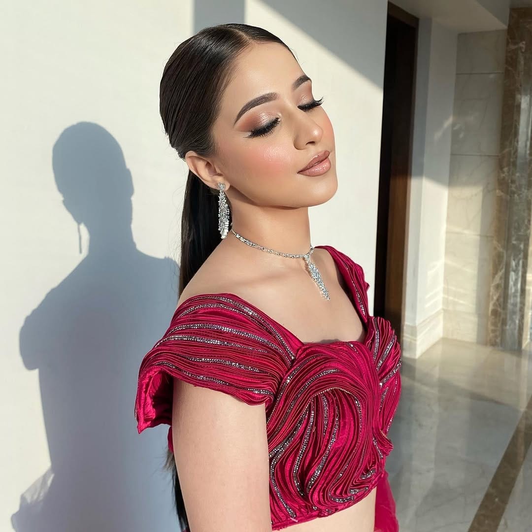 Post 10 by Anshika Rauthan | Makeup Artist on Instagram (carousel)