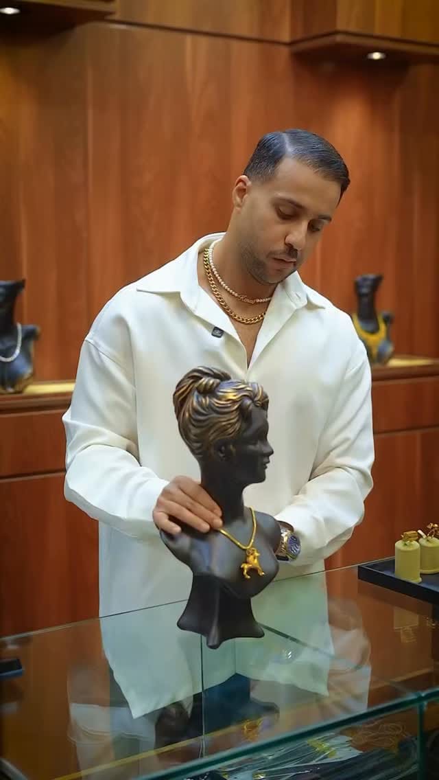 Post 8 by Farid__kenzo8 on Instagram (video)