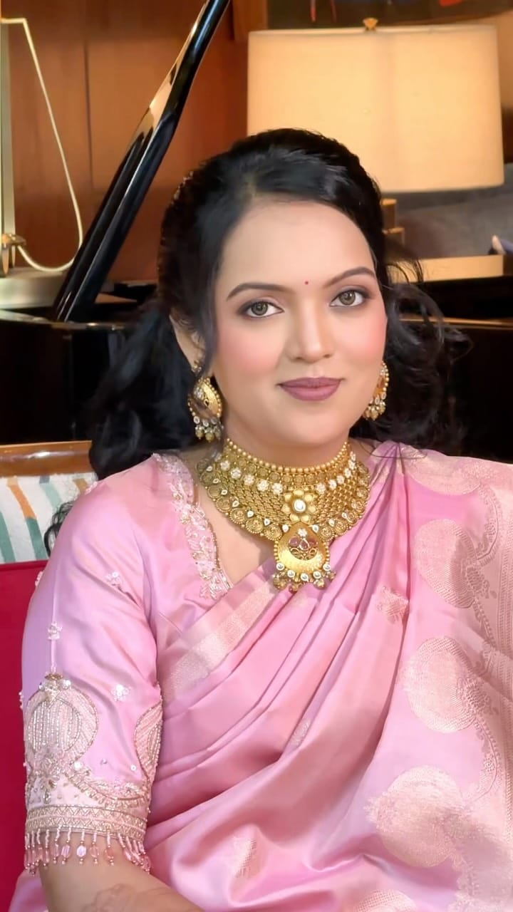 Post 8 by SHAMAL RAUT | Pune makeup artist 🧿 on Instagram (video)