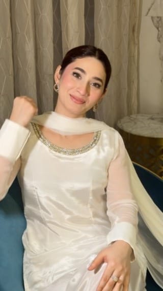 Post 4 by Zoyaa Idris on Instagram (video)