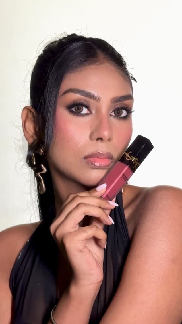 Post 6 by Divyanshi Jain 💄| Celebrity-Bridal Makeup Artist | Mumbai Based on Instagram (video)