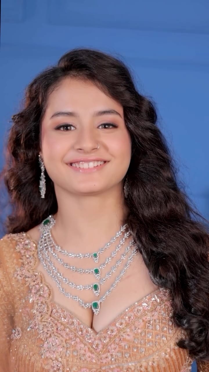 Post 3 by Deepali Bhri | Pro Makeup Artist on Instagram (video)