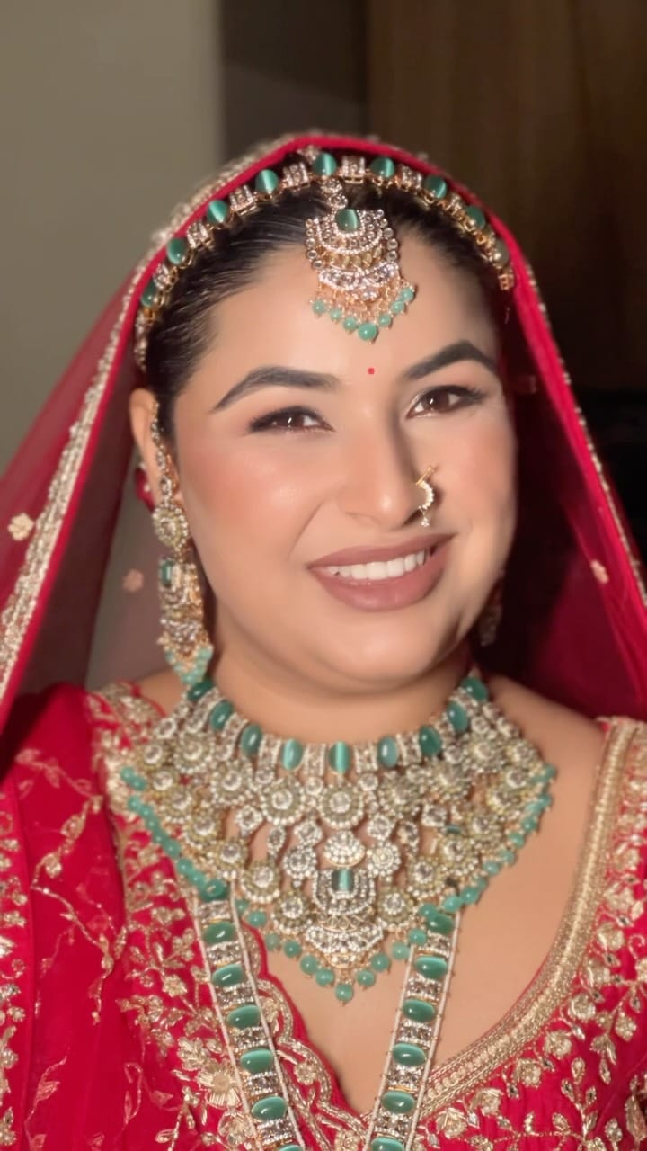 Post 4 by Deepali Bhri | Pro Makeup Artist on Instagram (video)