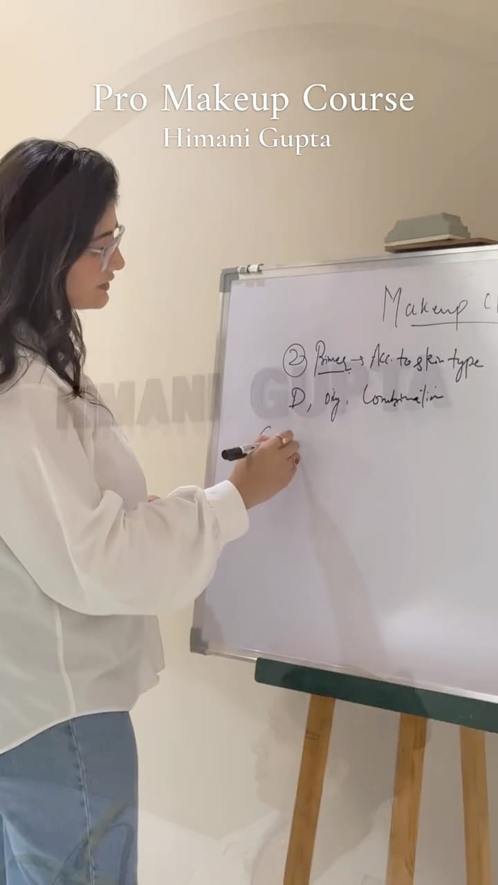 Post 6 by Himani Gupta on Instagram (video)