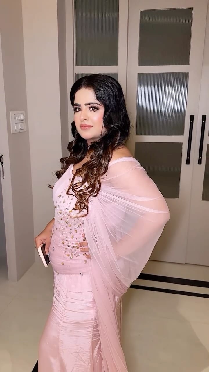 Post 1 by Himani Gupta on Instagram (video)