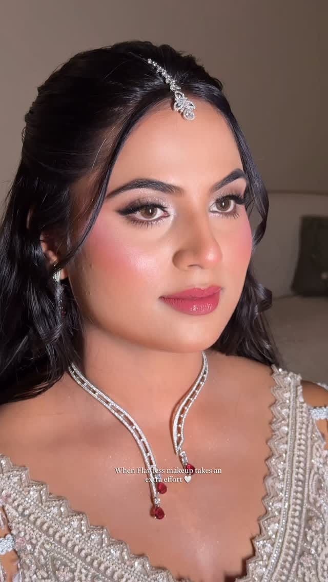 Post 8 by Himani Gupta on Instagram (video)