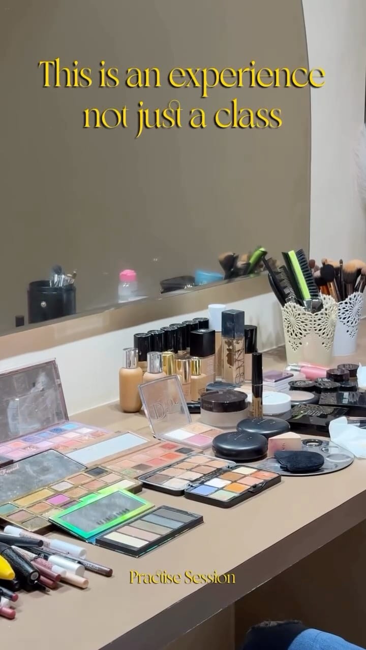 Post 5 by Himani Gupta on Instagram (video)