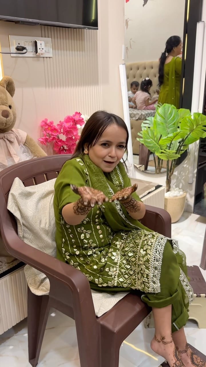 Post 3 by Royal Mehndi Arts™️ on Instagram (video)