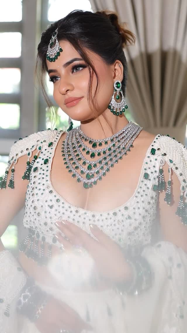 Post 1 by Manisha makeupartist on Instagram (video)