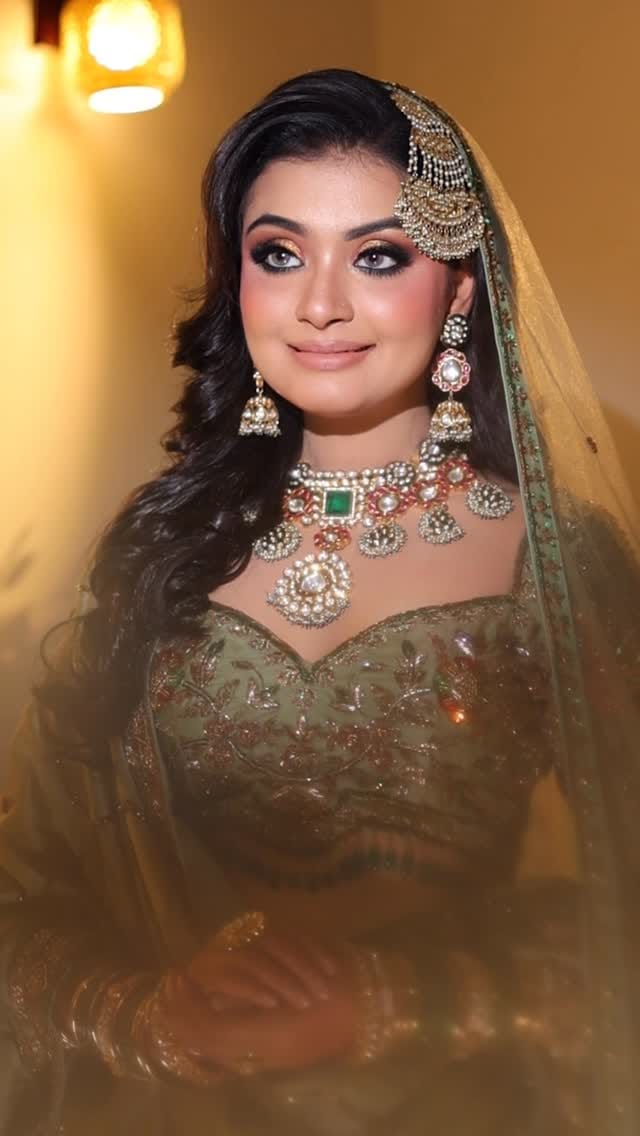 Post 3 by Manisha makeupartist on Instagram (video)