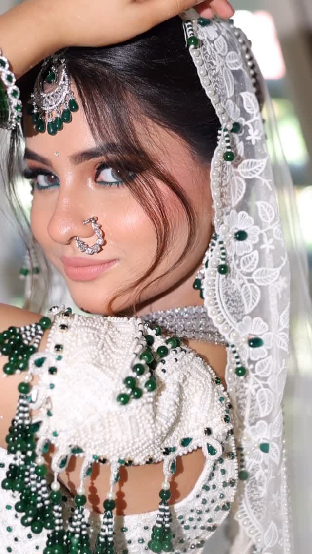Post 10 by Manisha makeupartist on Instagram (video)