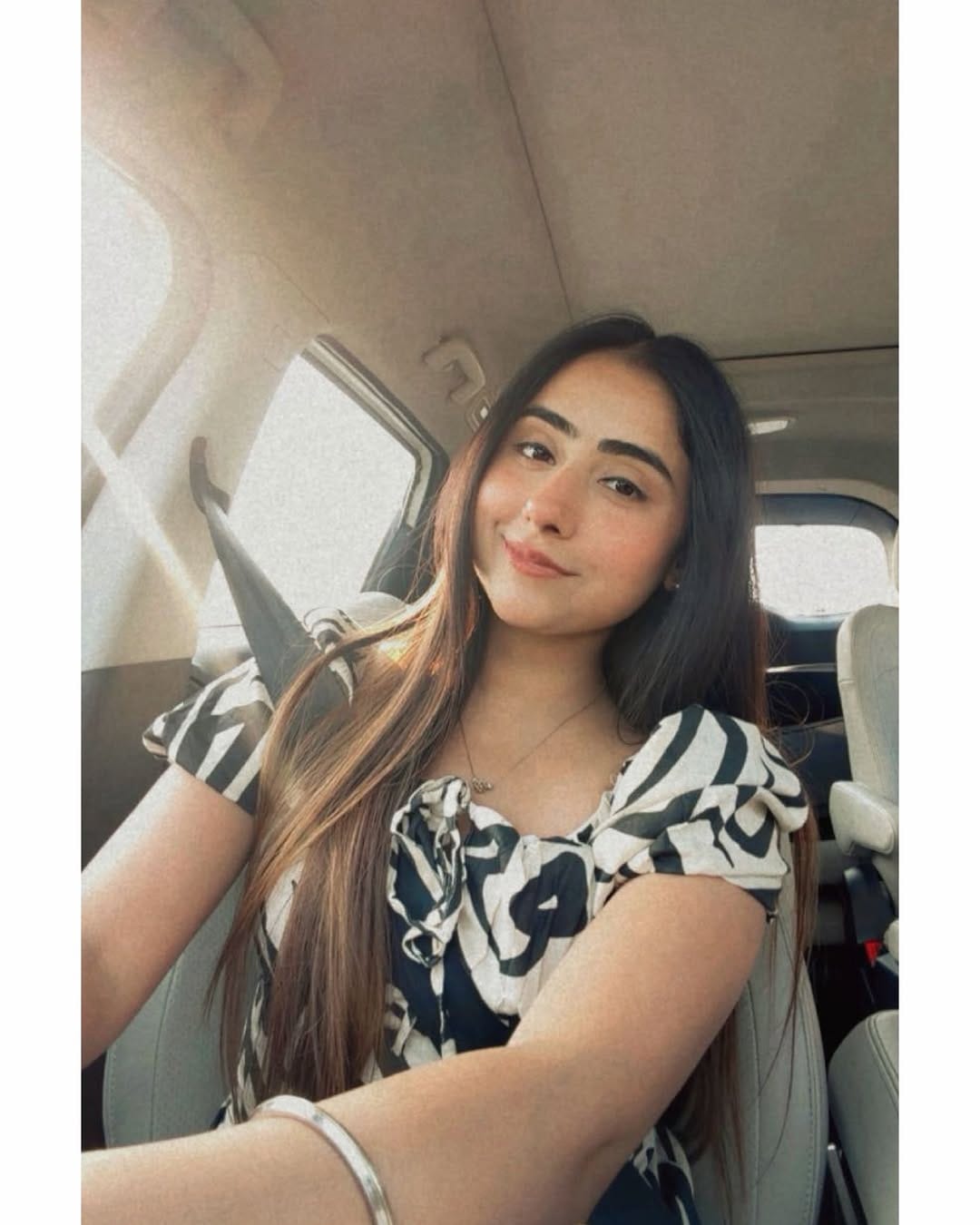Post 6 by Kavneet kaur sandhu on Instagram (image)