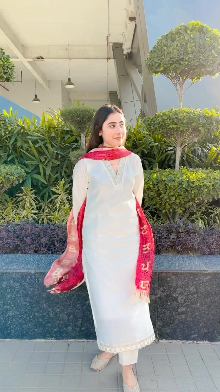 Post 10 by Kavneet kaur sandhu on Instagram (video)