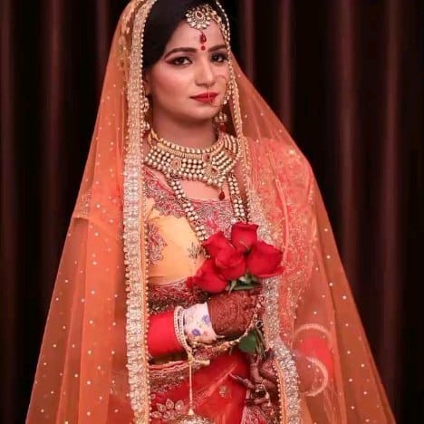 Post 7 by Heena Khan on Instagram (video)