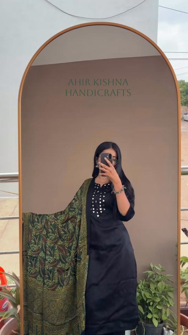 Post 1 by Ahir Kishna Handicrafts kutchhi blouse on Instagram (video)