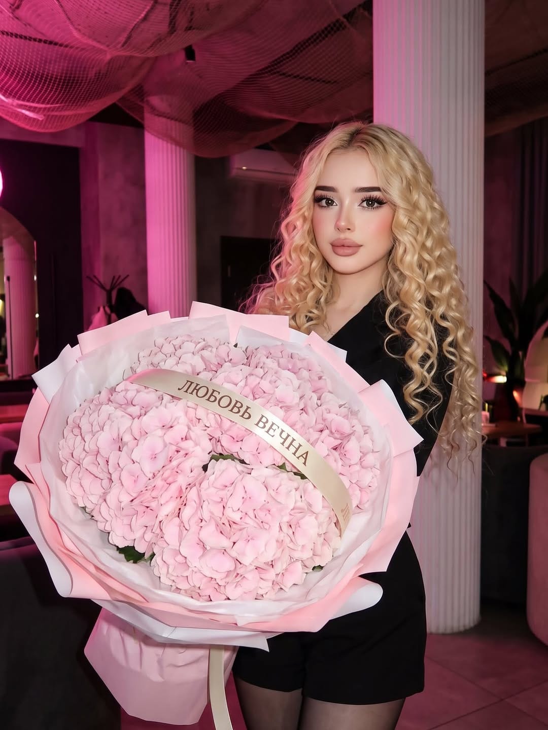 Post 1 by 𝓐𝔃𝔃𝓪𝓵𝓲𝔂𝓪𝓪  🎀 on Instagram (carousel)
