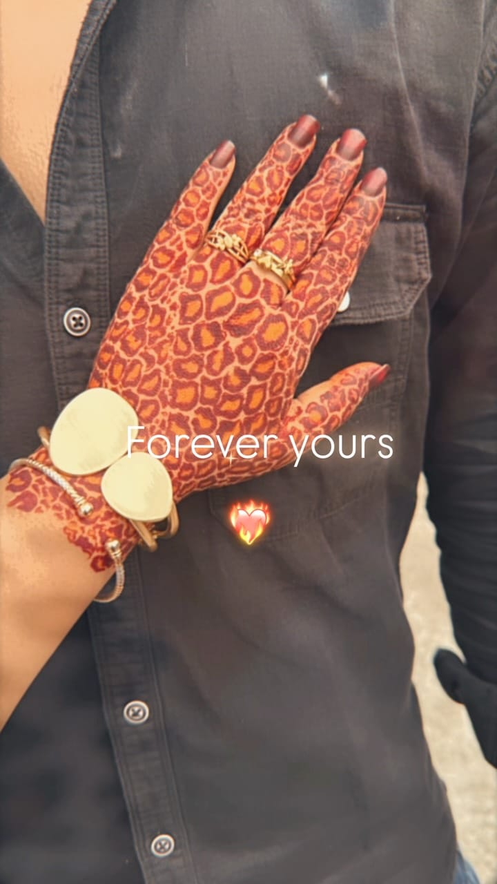 Post 3 by Mehndi Queen👑online/offline mhndi coach🌍all products available 📦 on Instagram (video)