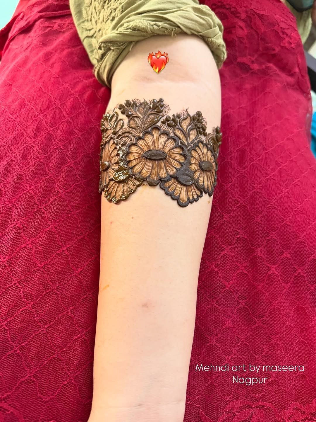Post 2 by Mehndi Queen👑online/offline mhndi coach🌍all products available 📦 on Instagram (image)