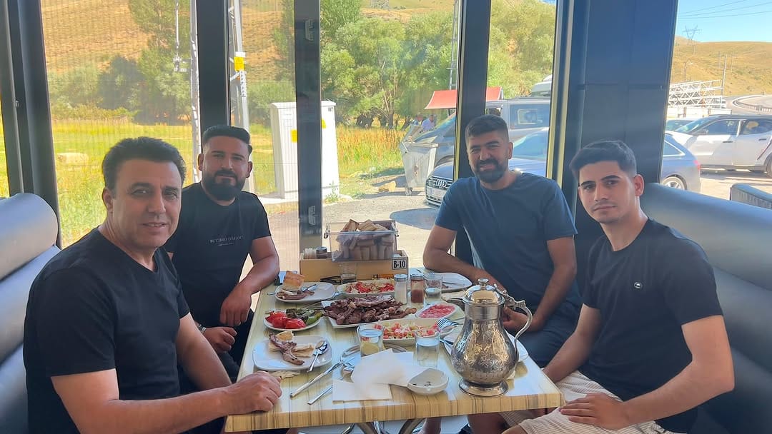 Post 1 by İzollu Memet on Instagram (image)