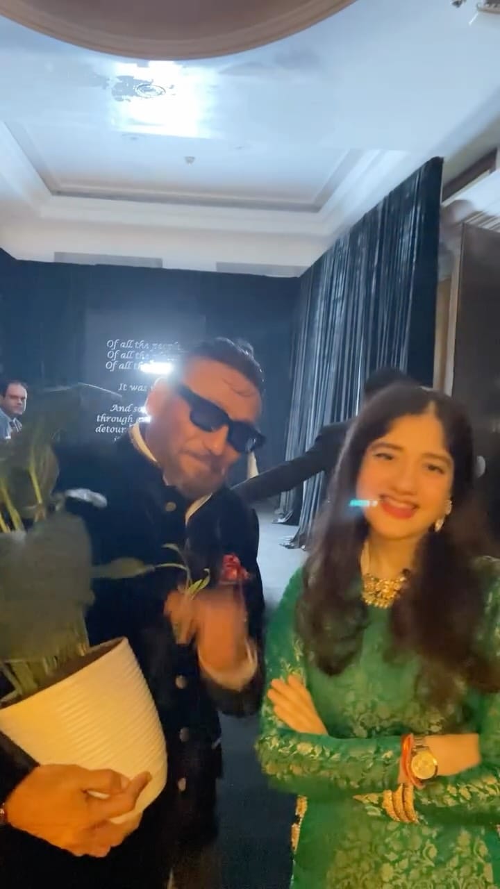 Post 5 by ANMOL MALIK on Instagram (video)