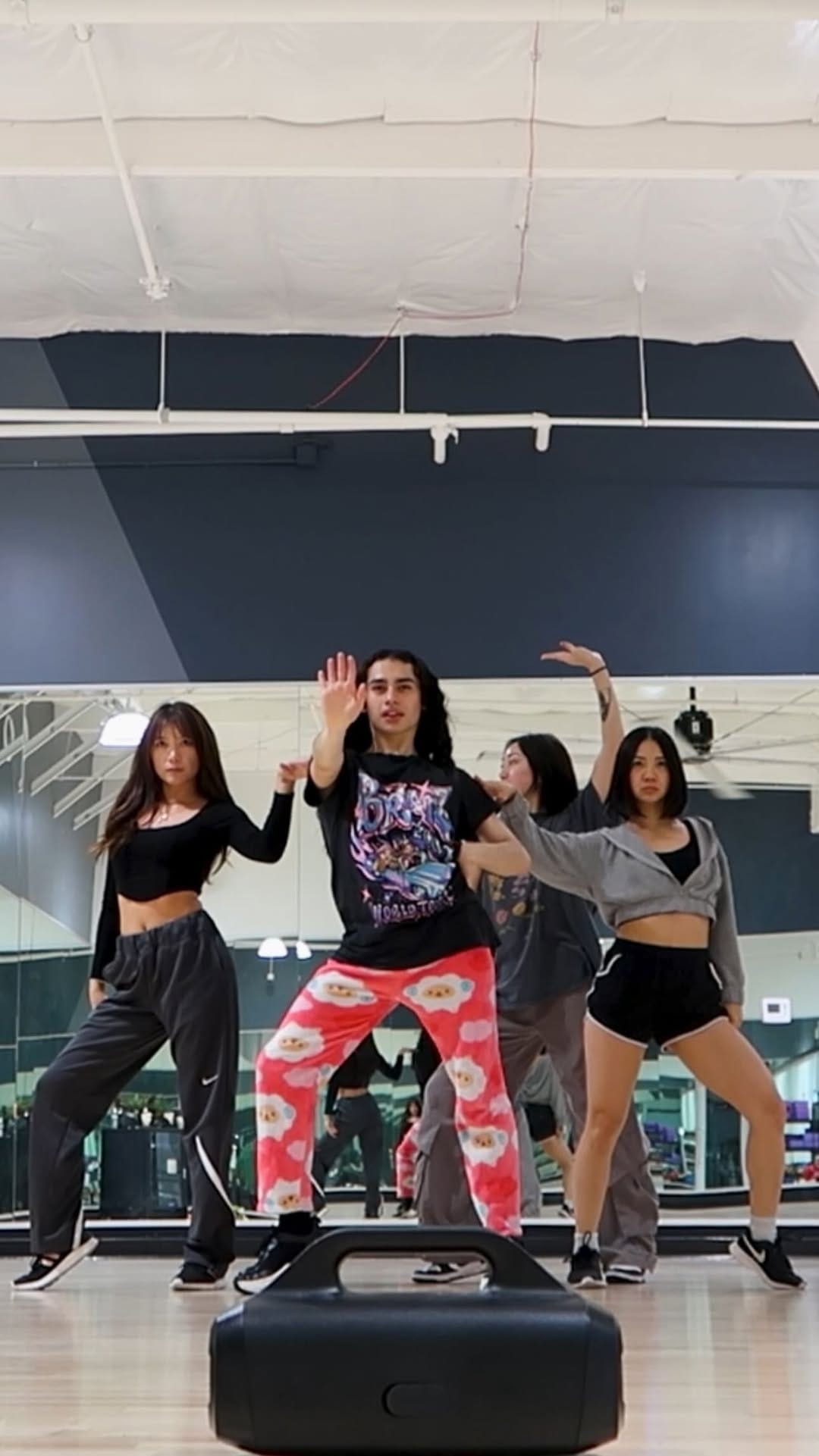 Post 2 by Lalary(랄라리) on Instagram (video)