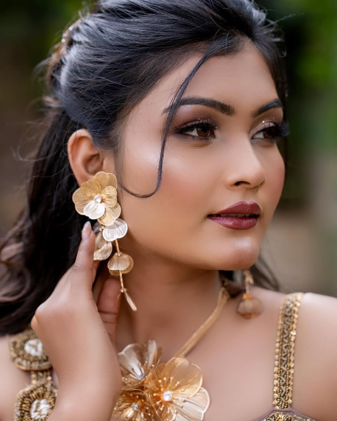 Post 10 by looks beauty salon on Instagram (carousel)