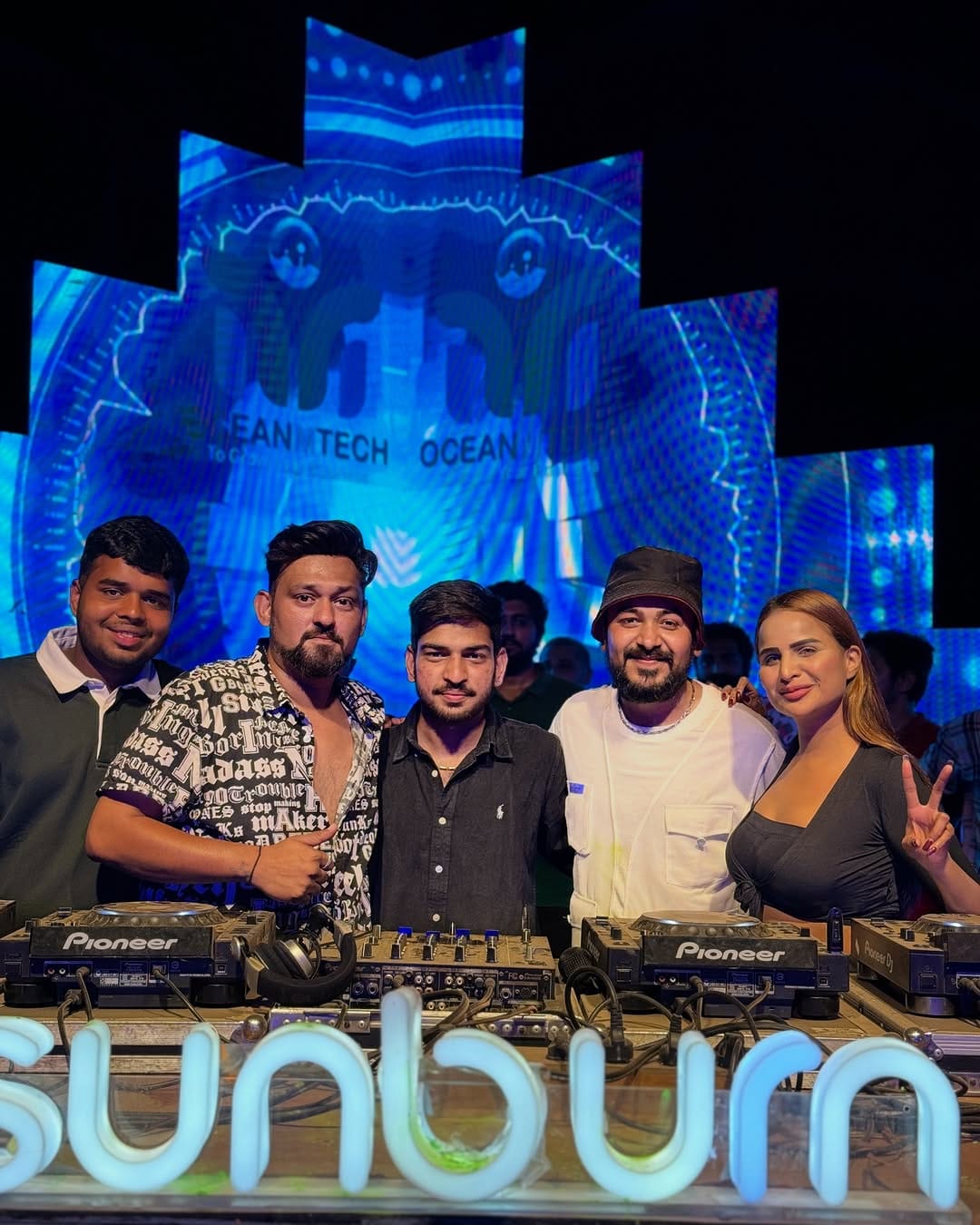 Post 4 by Dhaval vyas (Deejay dhaval) on Instagram (image)