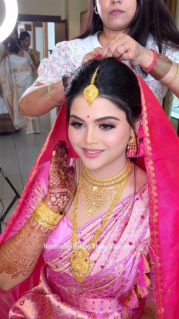 Post 9 by Nandita Roy Makeup Artist on Instagram (video)