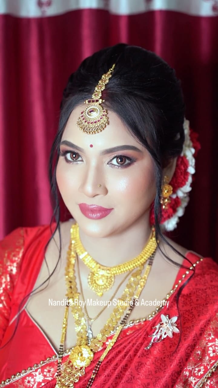 Post 4 by Nandita Roy Makeup Artist on Instagram (video)