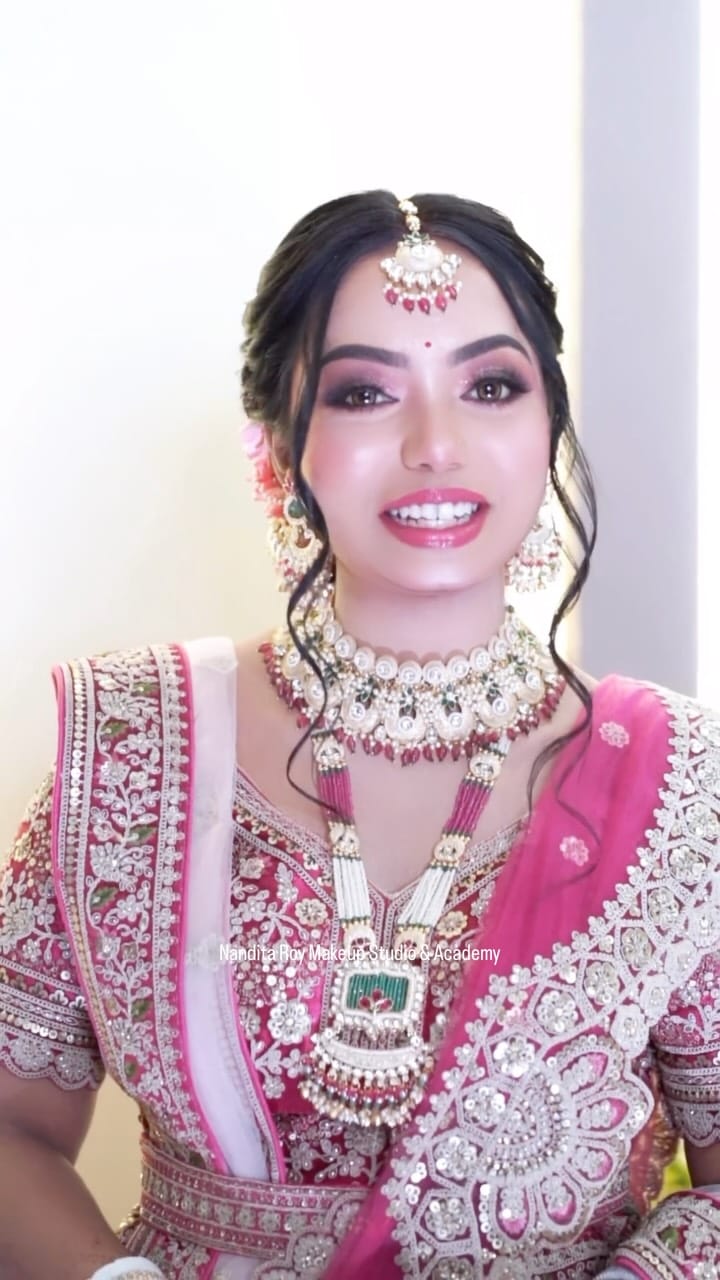 Post 5 by Nandita Roy Makeup Artist on Instagram (video)